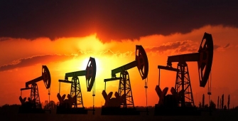 Oil Prices Poised for Weekly Decline on Oversupply Concerns