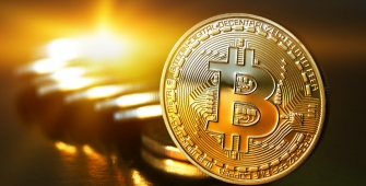 Bitcoin Snaps Losing Streak in Volatile Trade 