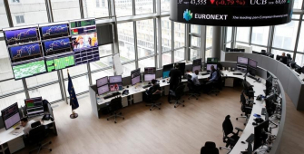 European Markets Mostly Higher as Euro Weakens Due to Italian Worries