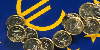 Euro Near Multi-Month Lows Amid Italian Political Crisis