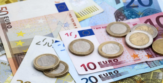 Euro Enjoys Respite as Italy Political Turmoil Shows Signs of Easing