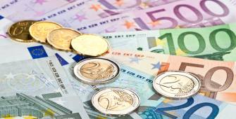 U.S. Tariffs Weigh Down Canadian Dollar, Peso; Euro Climbs on Easing Tensions