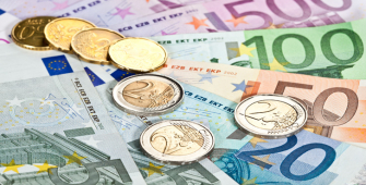 Euro Gets Boost from Ebbing Italy Worries; Dollar Strengthens Against Yen 