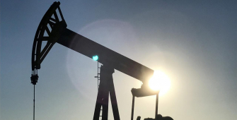 Oil Prices Climb on Projected Inventory Drop