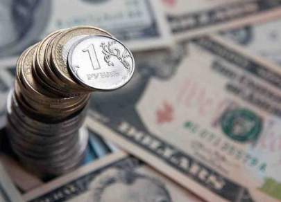 Лучшие прогнозисты Bloomberg по рублю ждут ослабления российской валюты