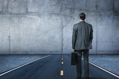 Если лошадь сдохла, с нее надо слезать. Если не слезете, то в тупик заедете