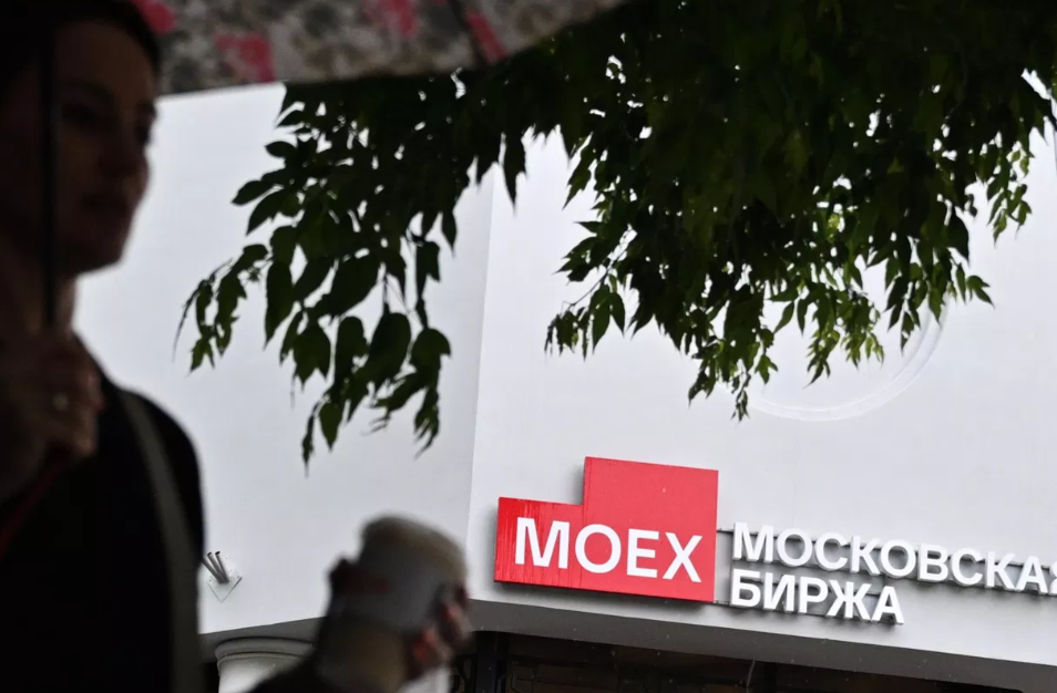 Мосбиржа отскакивает выше 2050 пунктов на фоне паузы по ОФЗ