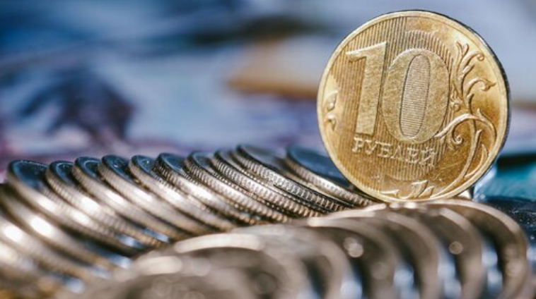 Рубль падает – Минфин увеличил покупки валюты до 6,5 млрд руб в день
