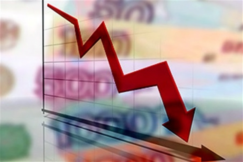 100 рублей за доллар: российской валюте грозит затяжное падение